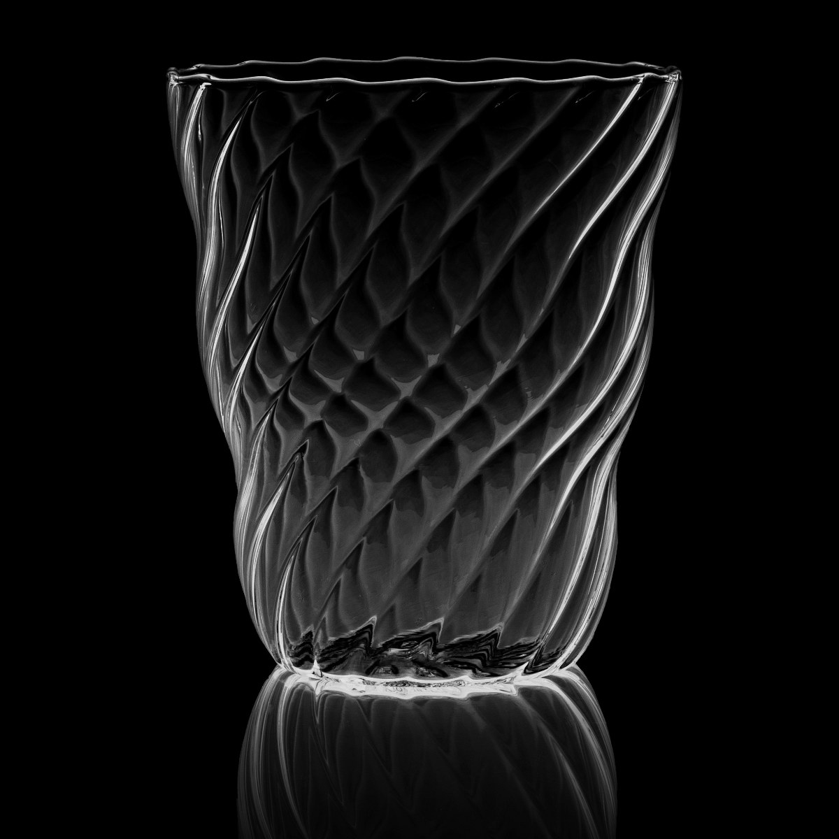 Italesse Twist Hand-Blown Glass Tumbler 370ml – Clear – image 4