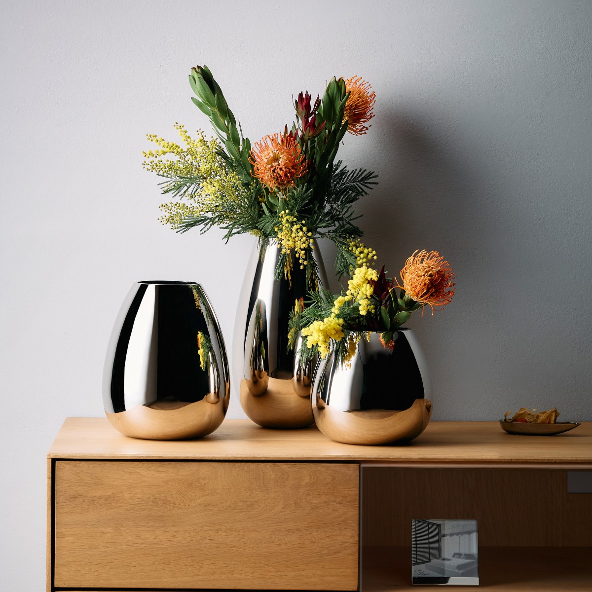 Philippi Anais Mirror-Polished Nickel Vase – Small – image 6