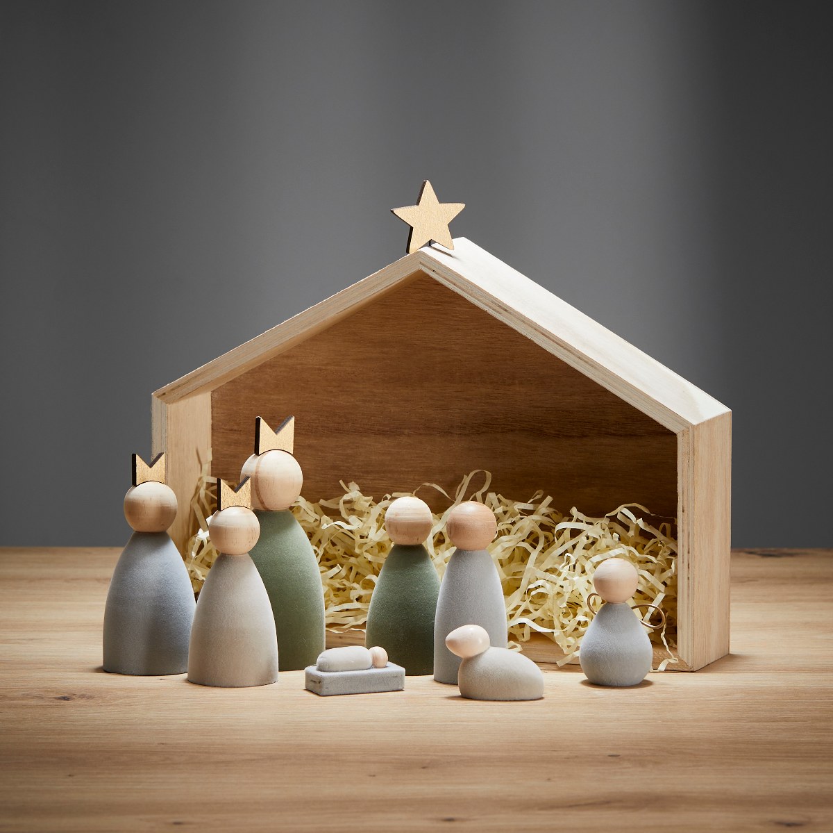 Philippi Krybbe 9-Piece Flocked Plywood Nativity Set – image 3