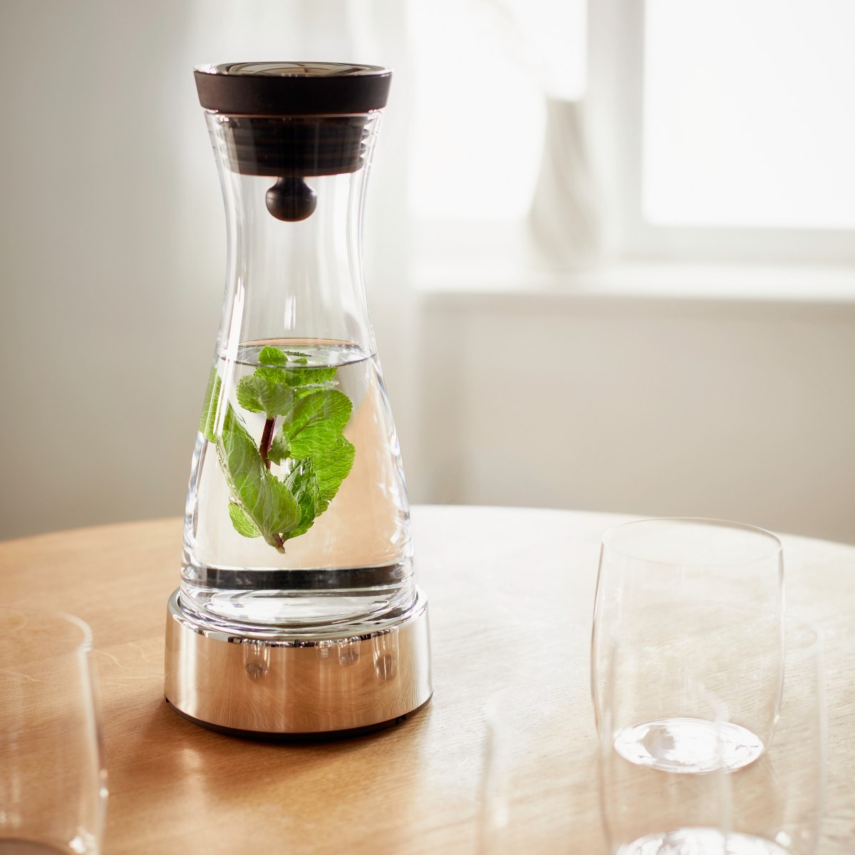 Philippi Glass Water Carafe 1L with Cooling Stand – image 3