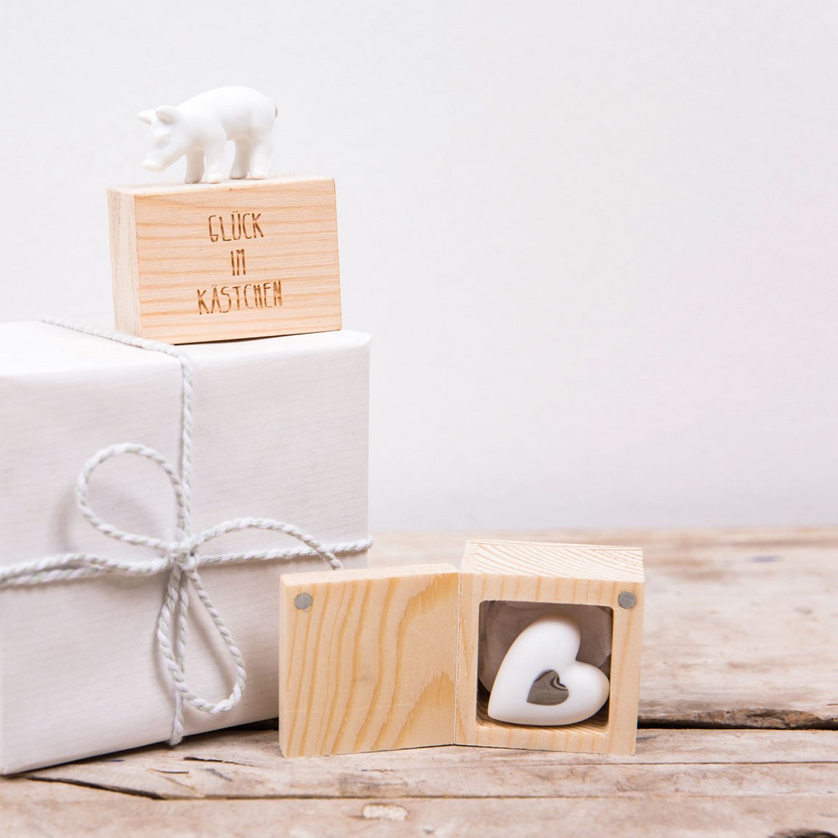 Räder 'Love To Go' Porcelain Heart in Wooden Box – image 4