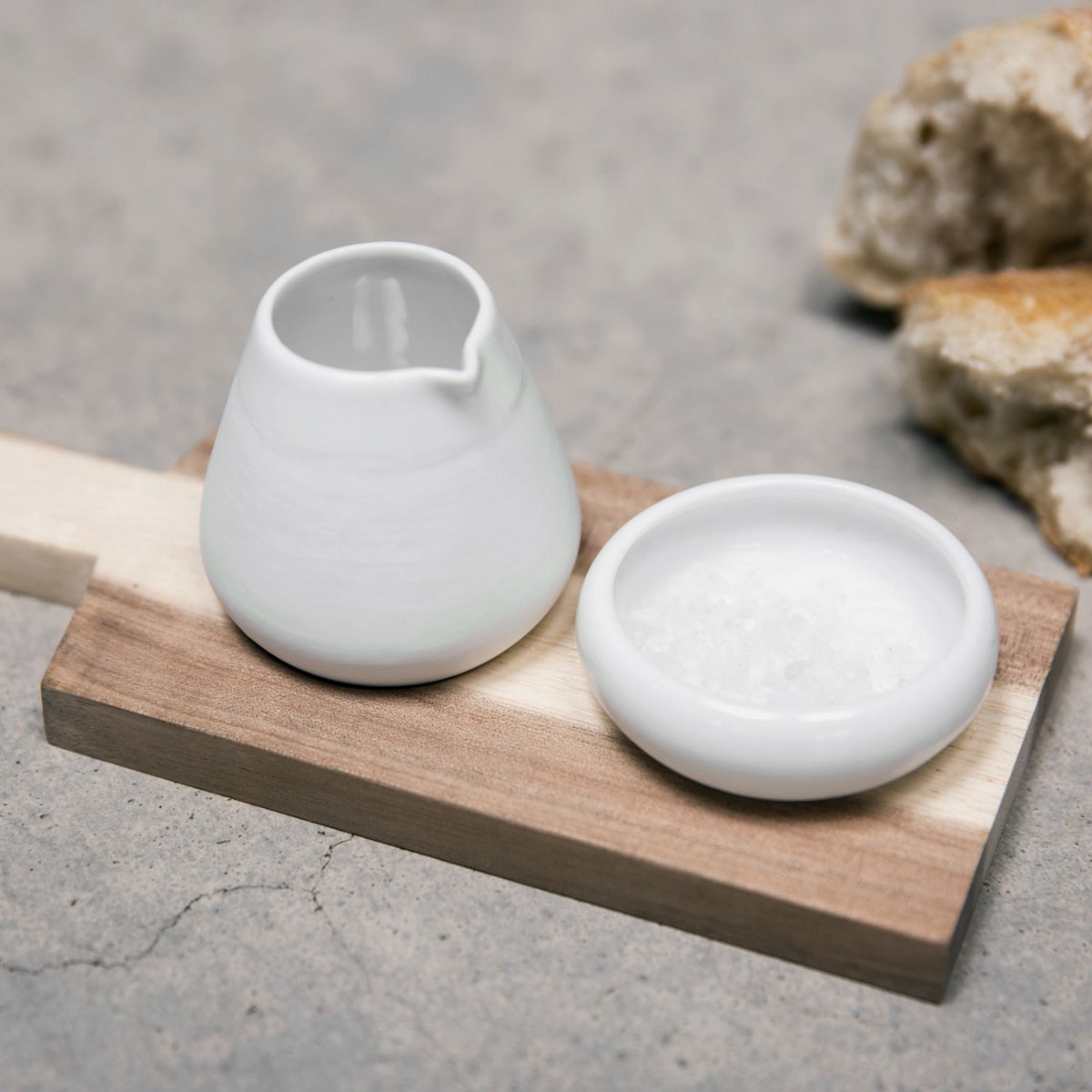 Räder Porcelain Oil & Salt Set on Wooden Board – image 3