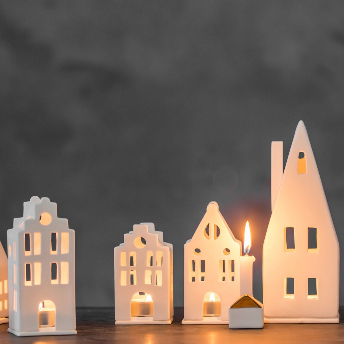 Räder Lighthouse Mini Townhouse Porcelain Tealight Holder – image 2