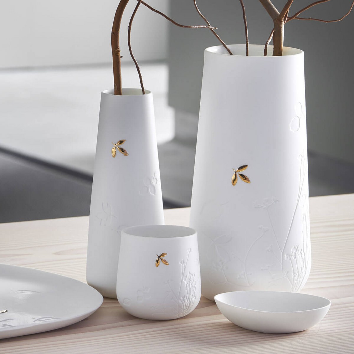 Räder Embossed Wildflower Porcelain Tealight Holder with Gold Leaf – image 3