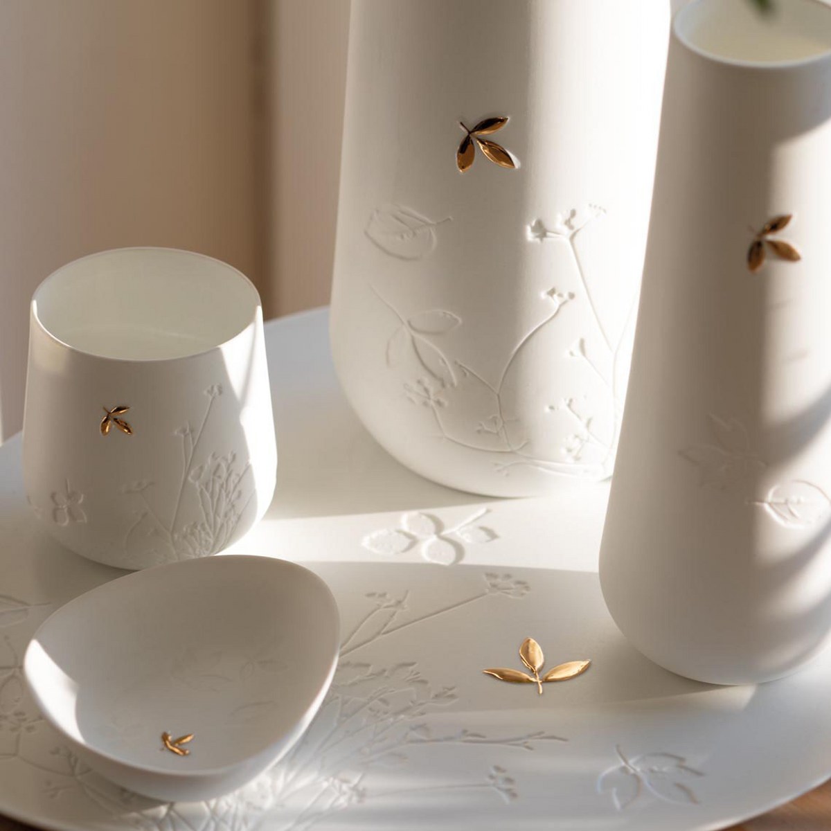 Räder Embossed Wildflower Porcelain Tealight Holder with Gold Leaf – image 4