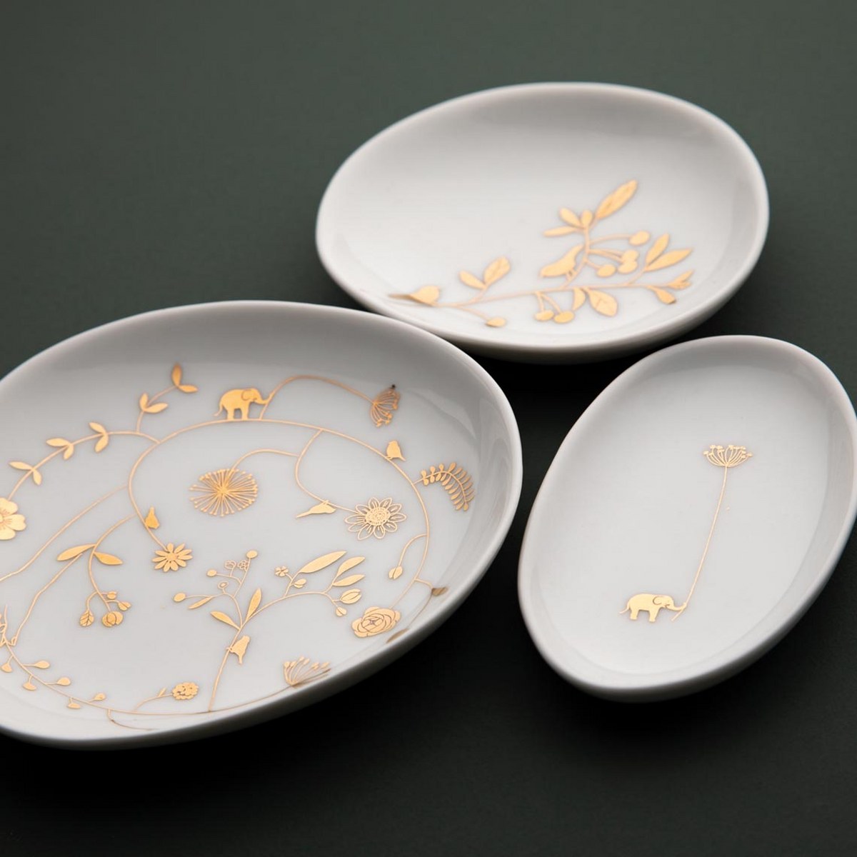 Räder Wonderland Garden Porcelain Plates, Set of 3 – image 5
