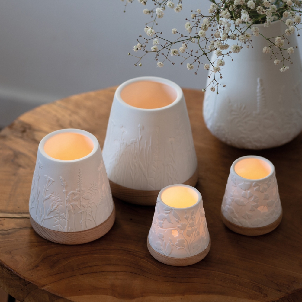 Räder Wind Light Floral Porcelain Tealight Holder on Wooden Base – image 3