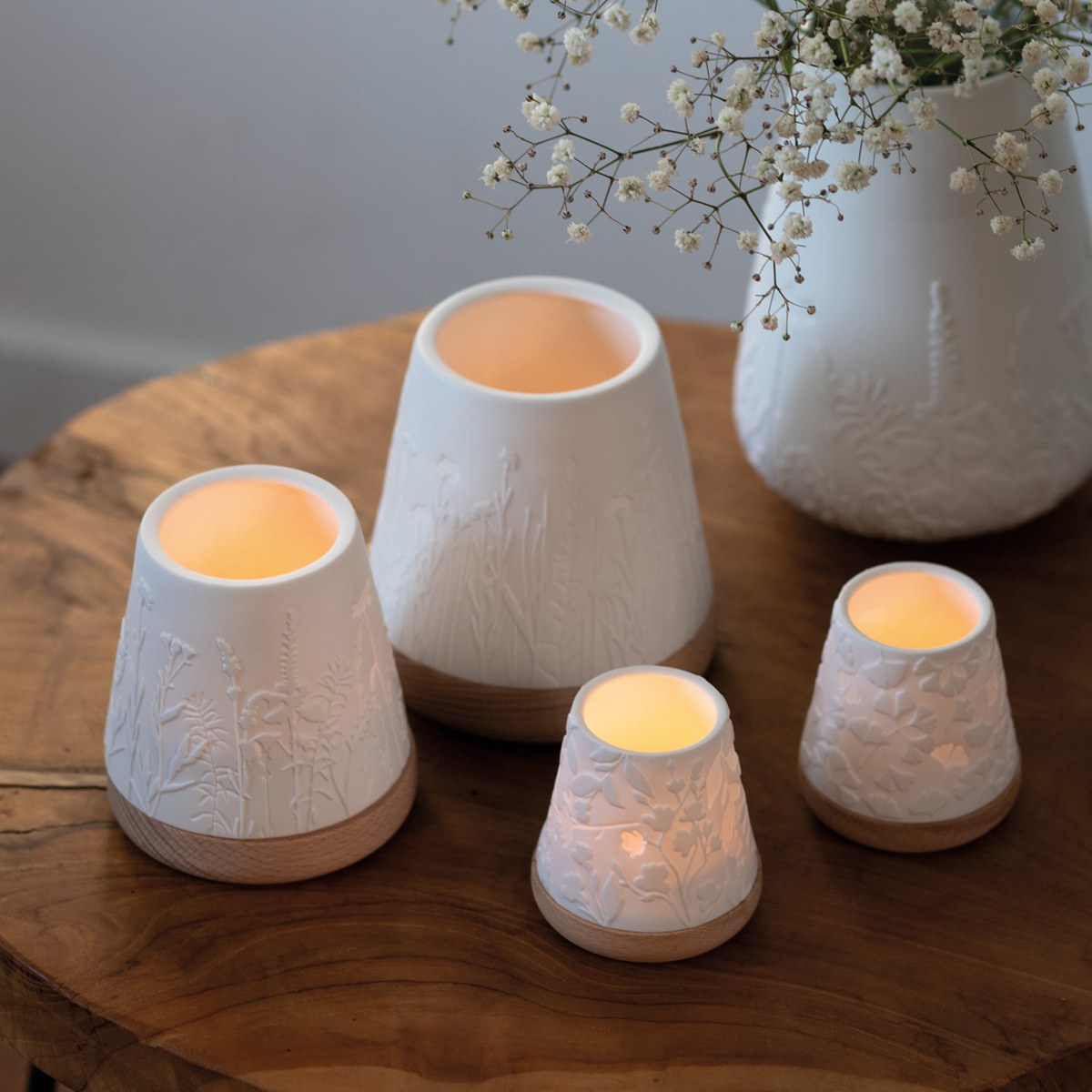 Räder Poetry Floral Grass Porcelain Tealight Holder with Beech Base – image 2