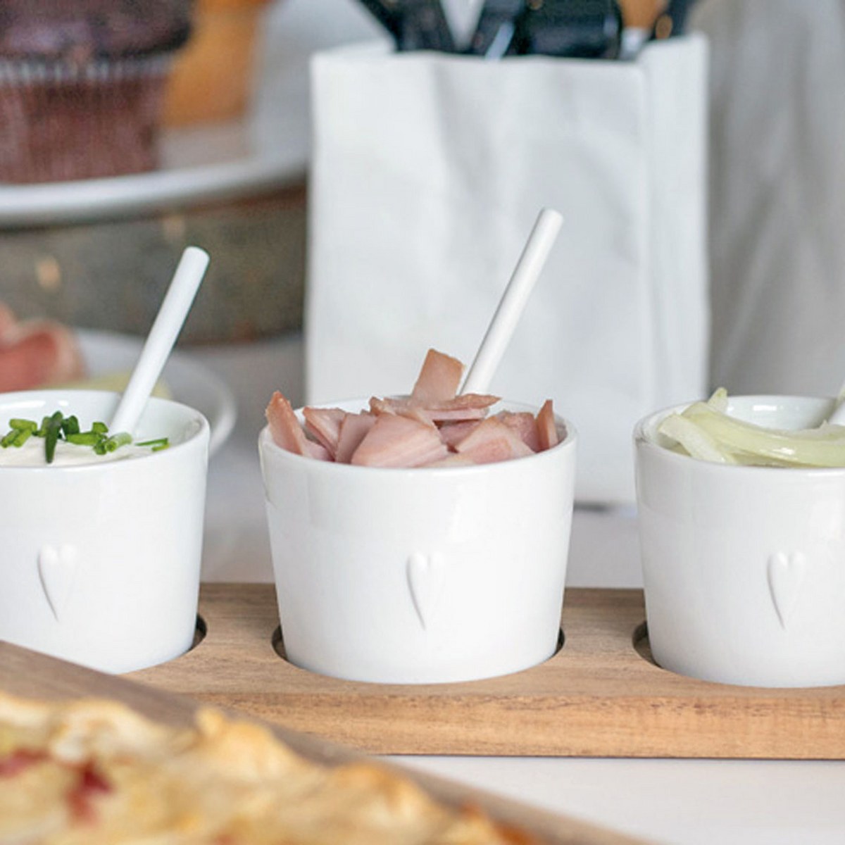 Räder Heart Porcelain Condiment Bowls with Spoons on Acacia Board – image 4