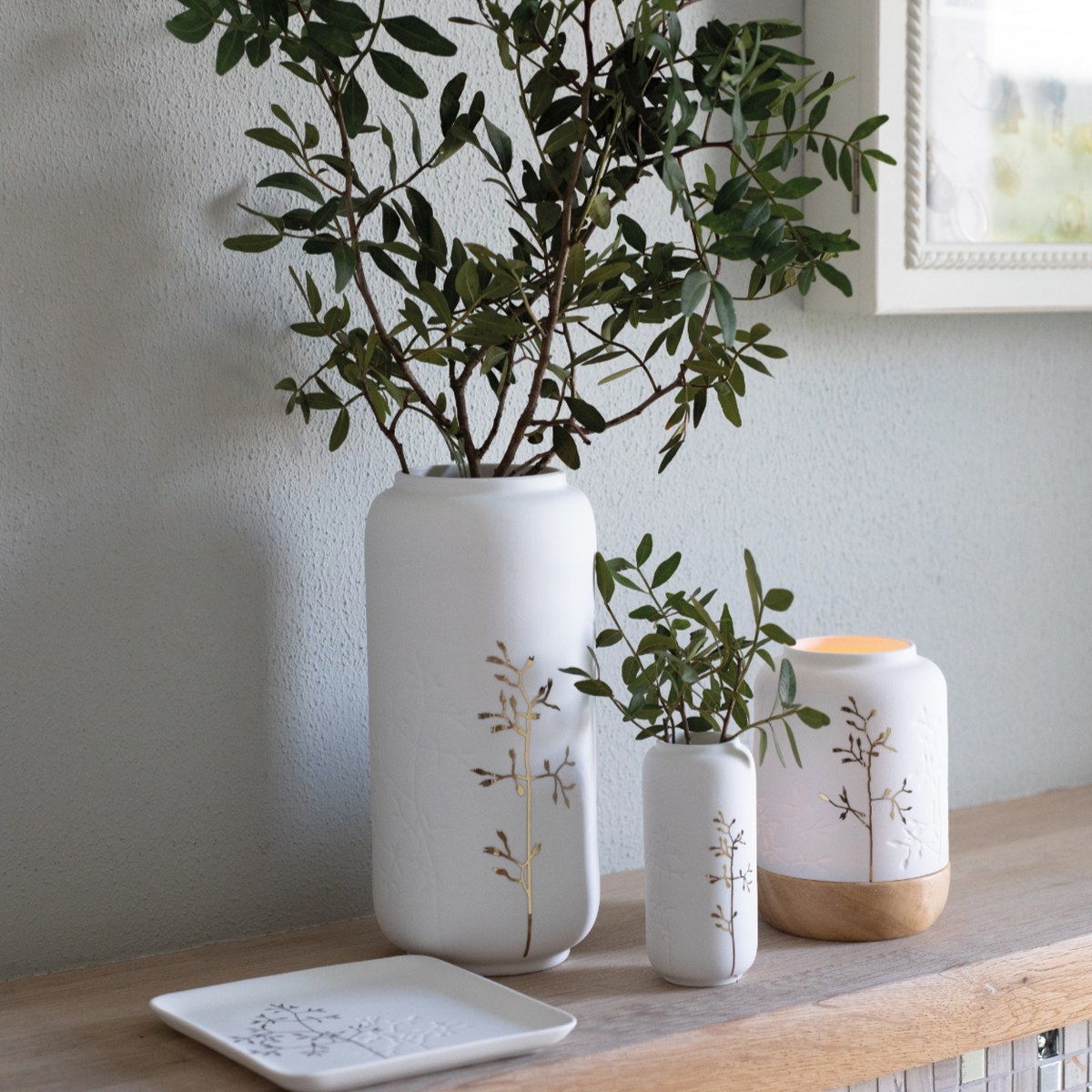 Räder Mini Handmade Porcelain Vase with Gold Branch – image 2