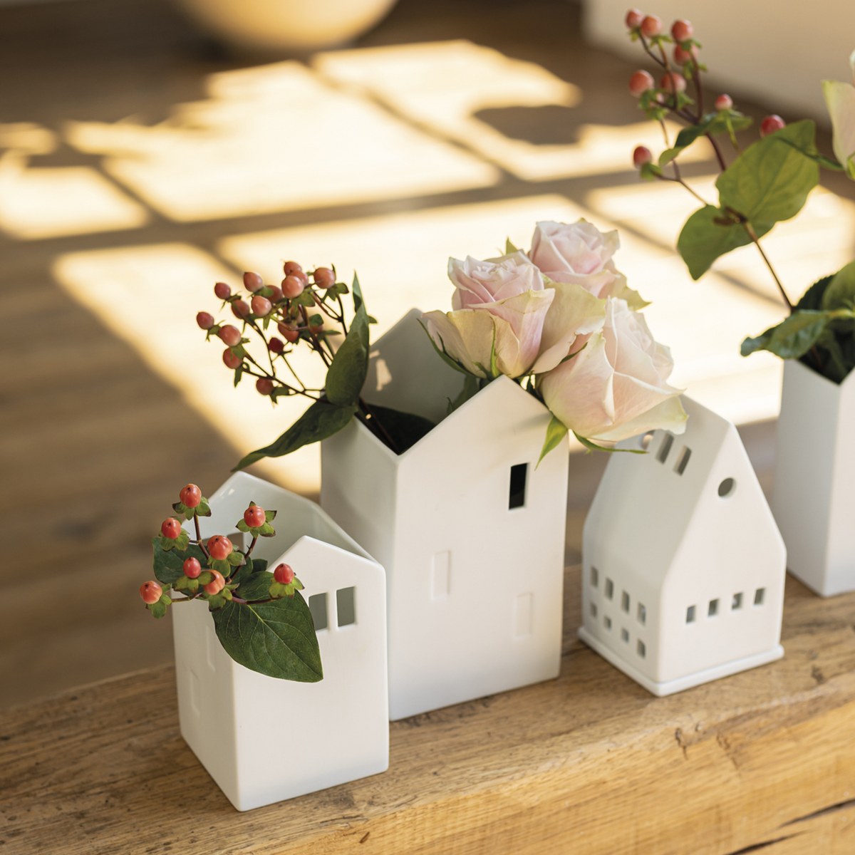 Räder Small Porcelain House Vase & Holder – image 2
