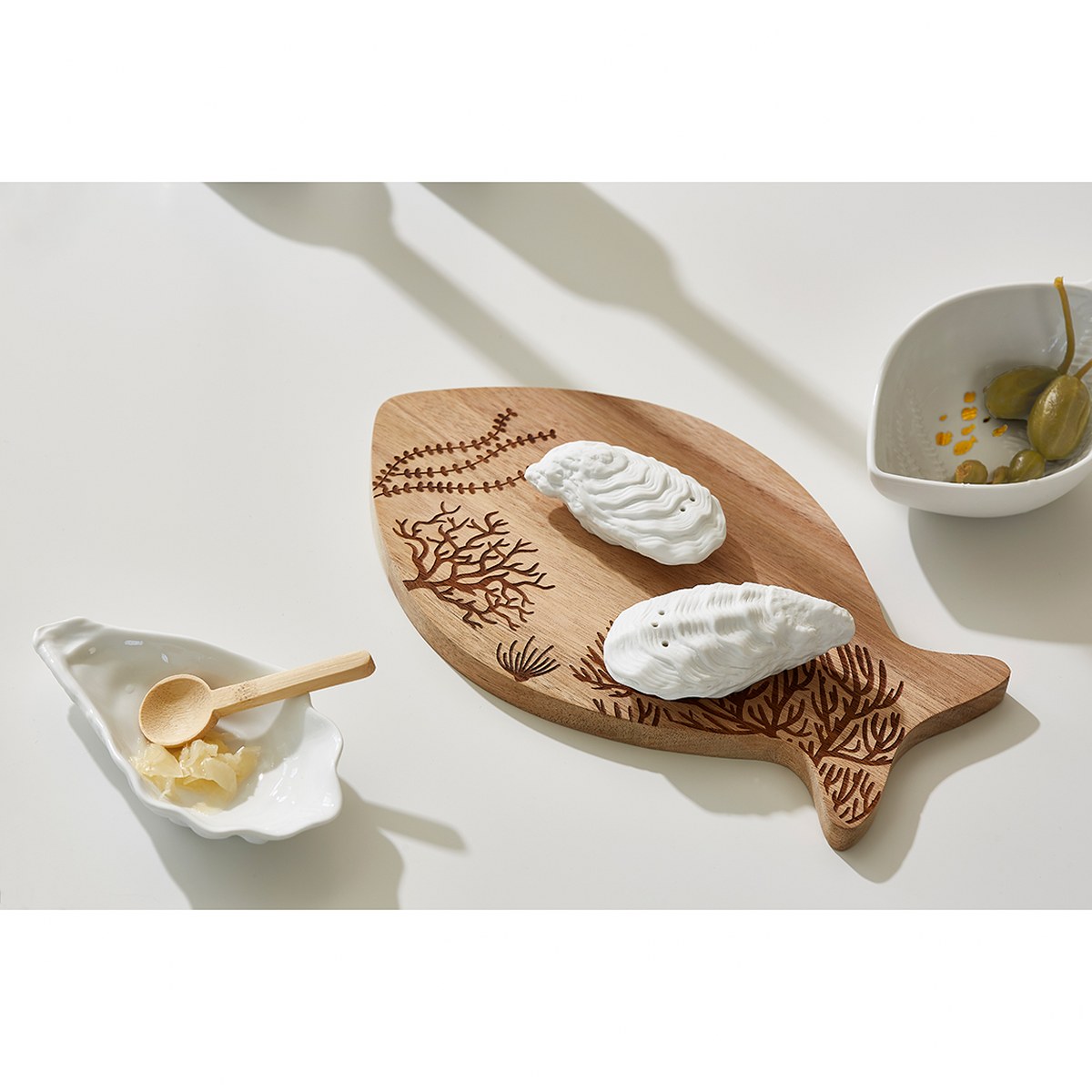 Räder Oyster Porcelain Salt & Pepper Shaker Set – image 2