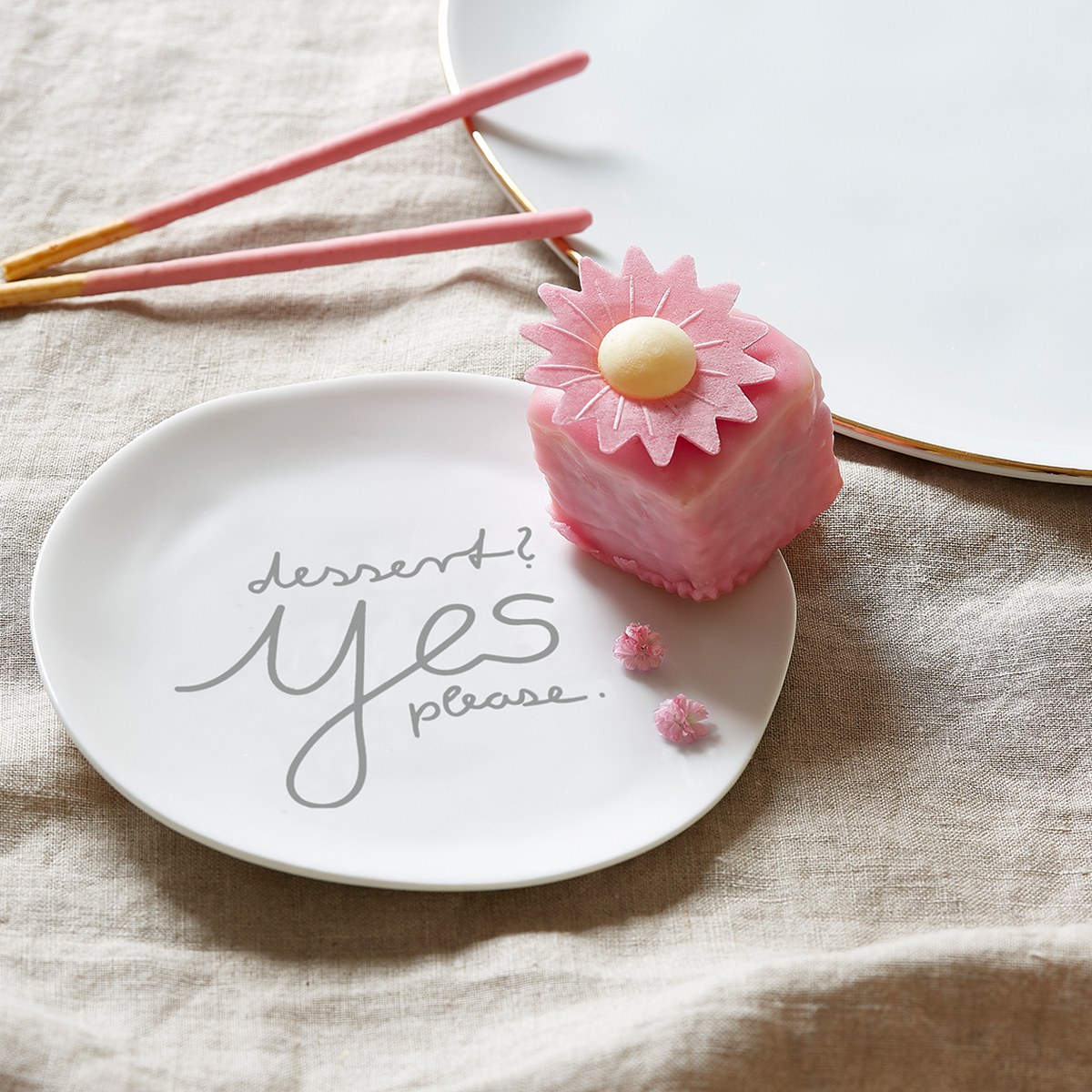 Räder 'Dessert? Yes, Please' Porcelain Plate 14cm – image 3