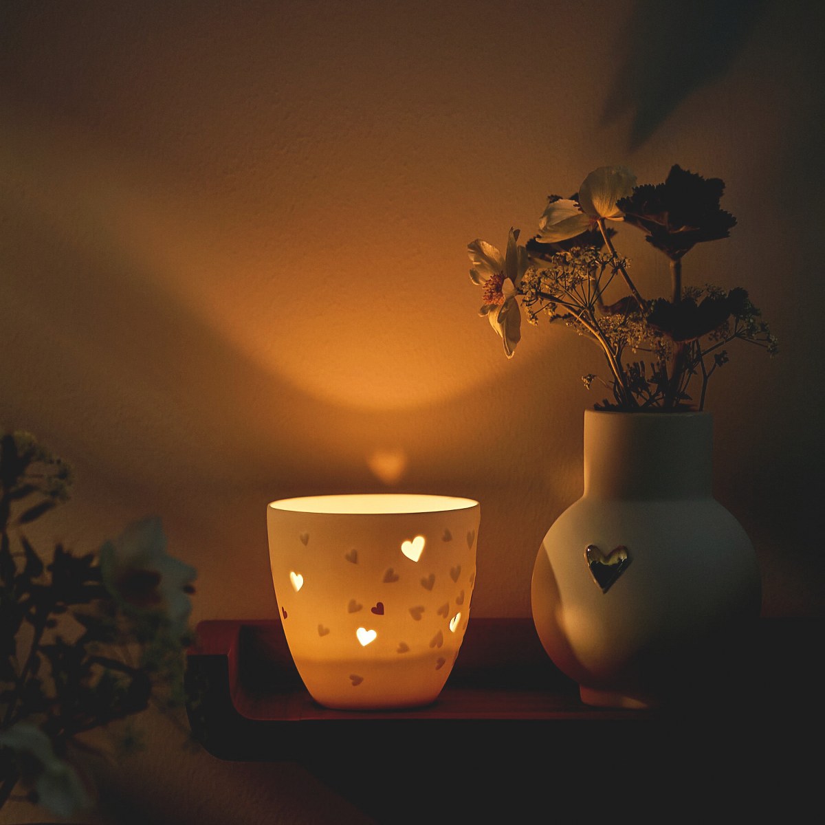 Räder Poetry Light Golden Hearts Porcelain Tealight Holder – image 5