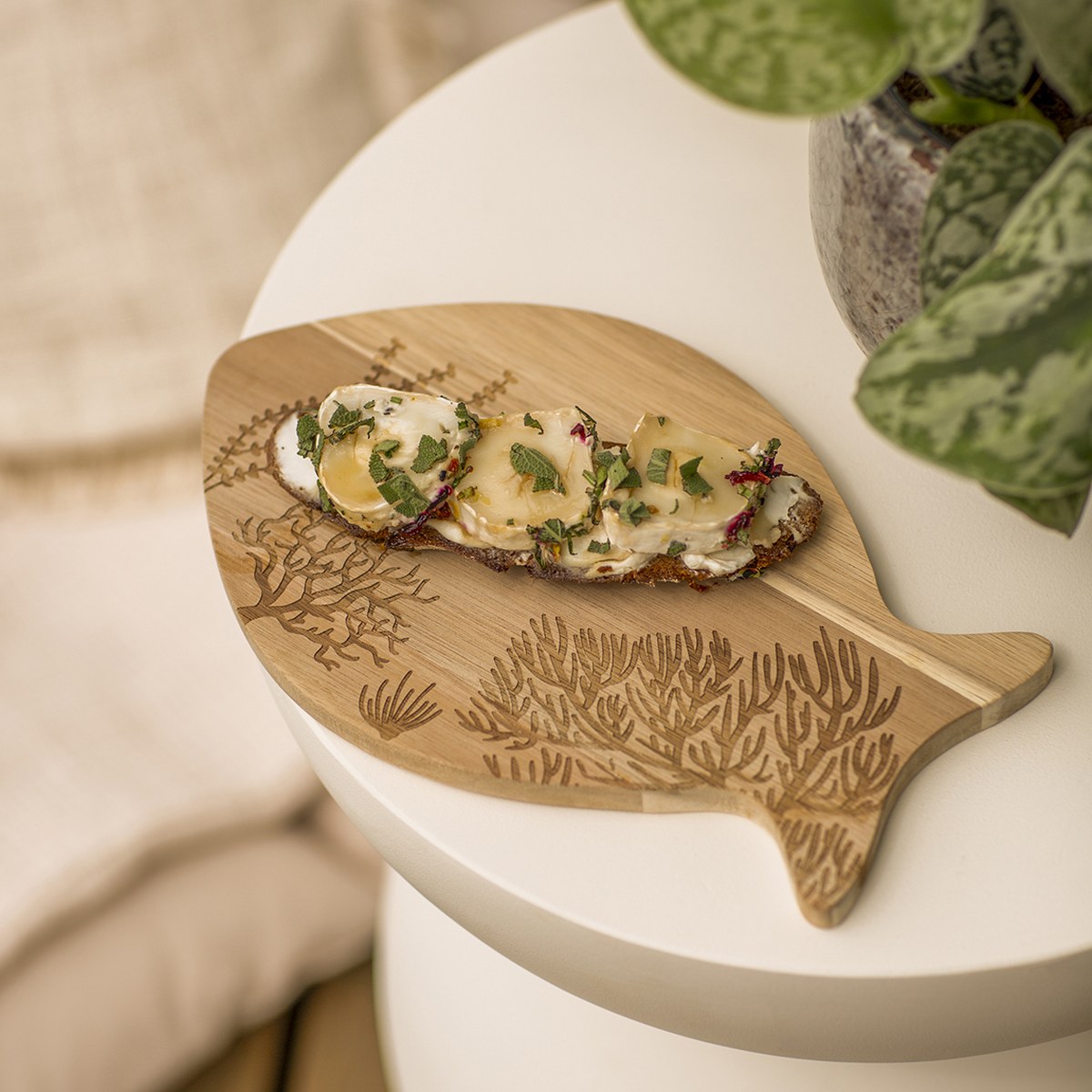Räder Engraved Fish Acacia Wood Serving Board – image 4