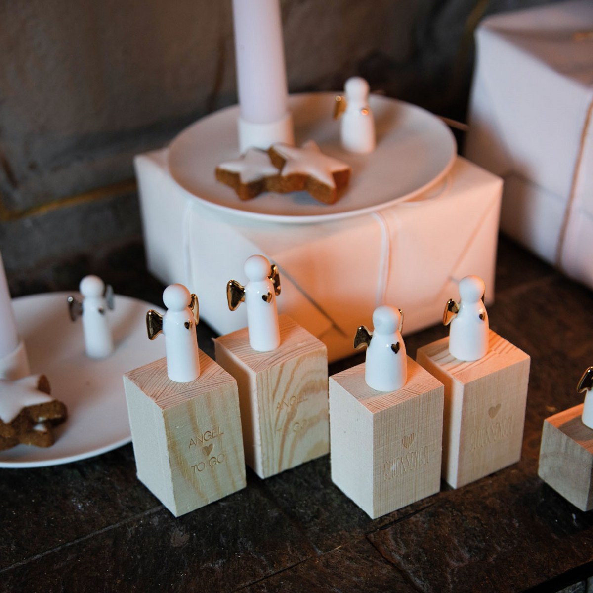 Räder 'Angel To Go' Porcelain Pocket Angel in Wooden Box – image 3
