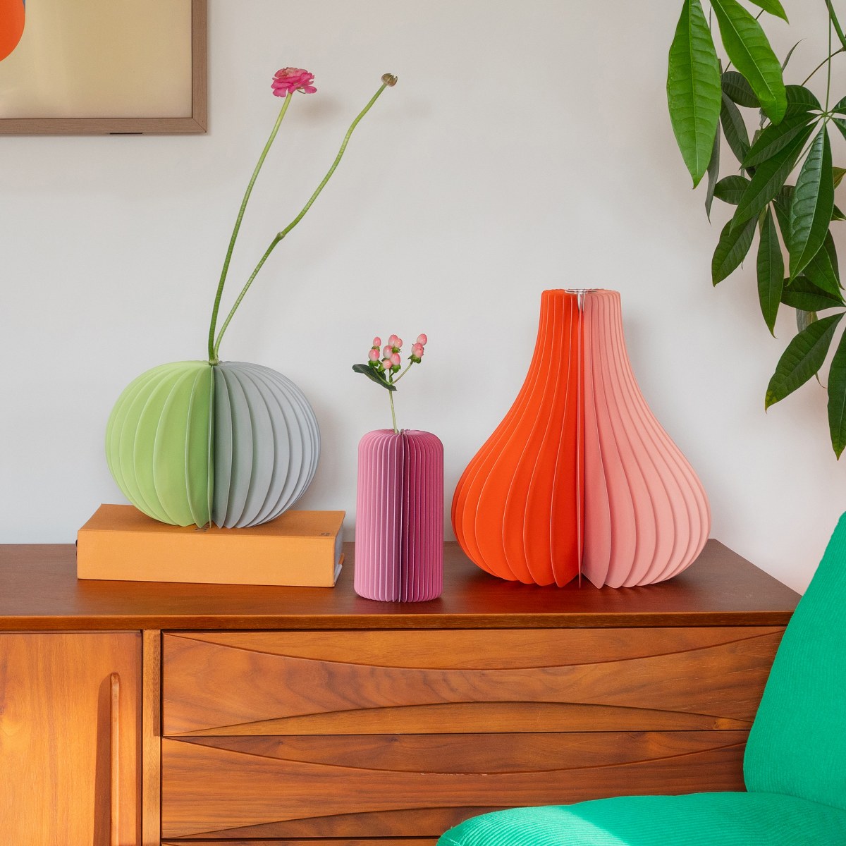 Remember Yuki Folding Paper Vase with Glass Insert – Two-Tone Orange – image 4