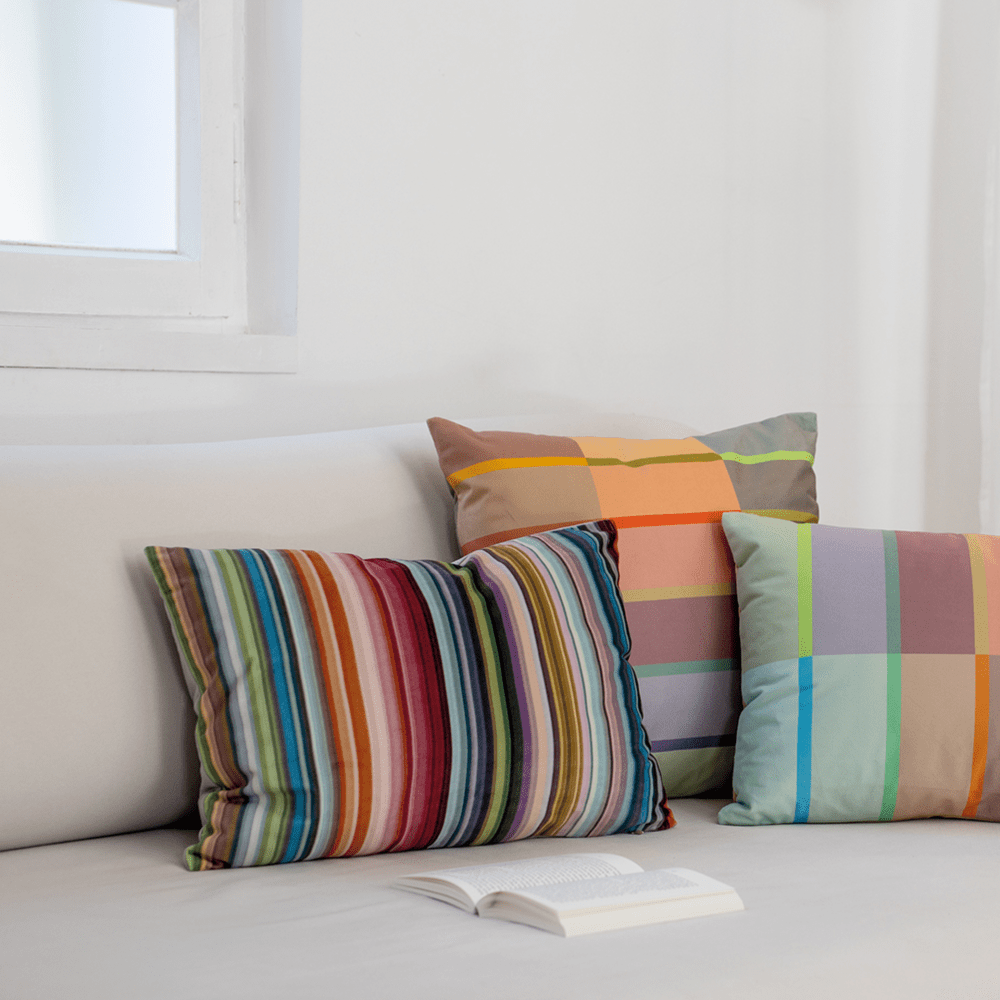 Remember Toulouse Velvet-Touch Cushion 35 x 50cm – image 5