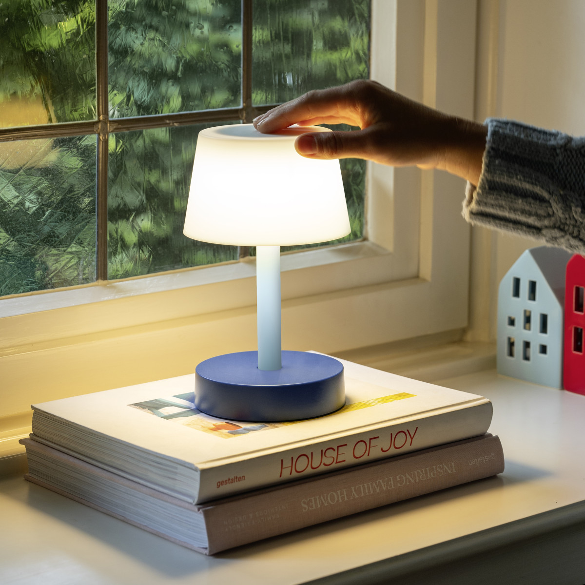 Remember Small Fritz Rechargeable LED Table Lamp – Sky – image 4