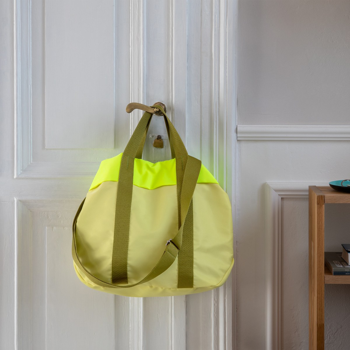 Remember Nelly Carry Bag with Shoulder Strap – Lime – image 2
