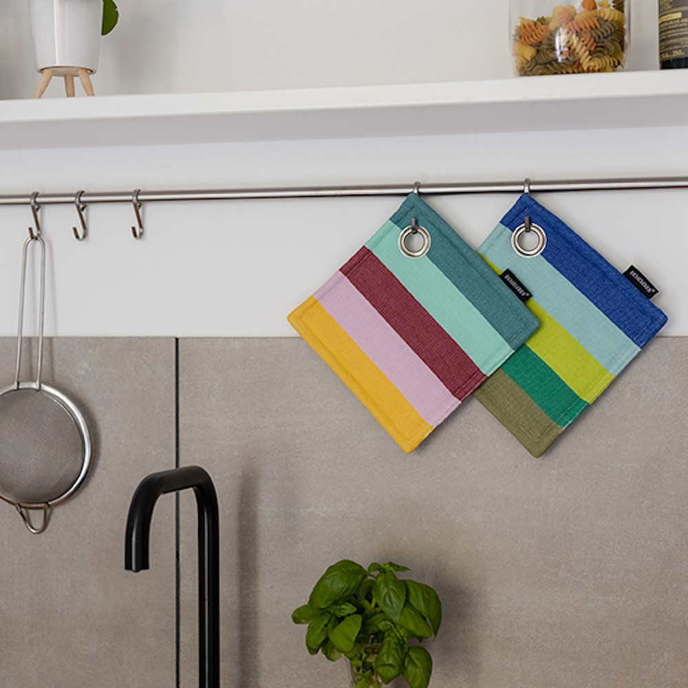 Remember Cotton Pot Holders & Trivets No.5, Set of 2 – image 2